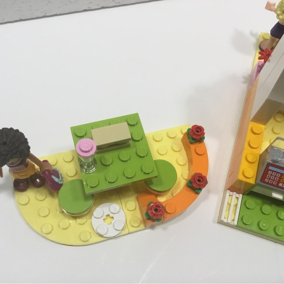 Lego Friends Heartlake Juice Bar #41035 - Picture 8 of 12